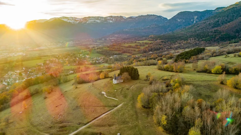 Chapelle de Vesancy en automne