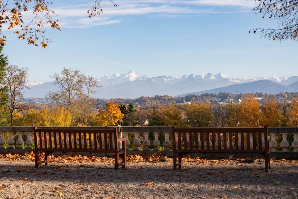 Parc du château de Voltaire à l'automne