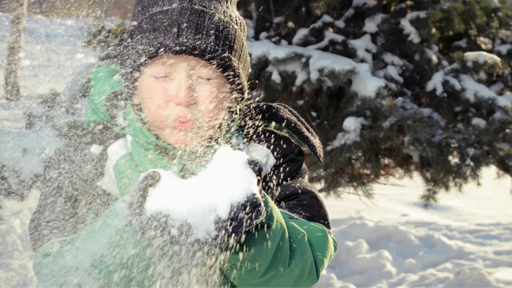 Enfant dans la neige