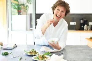 La cheffe Eloise Monzies et le risotto au Bleu de Gex