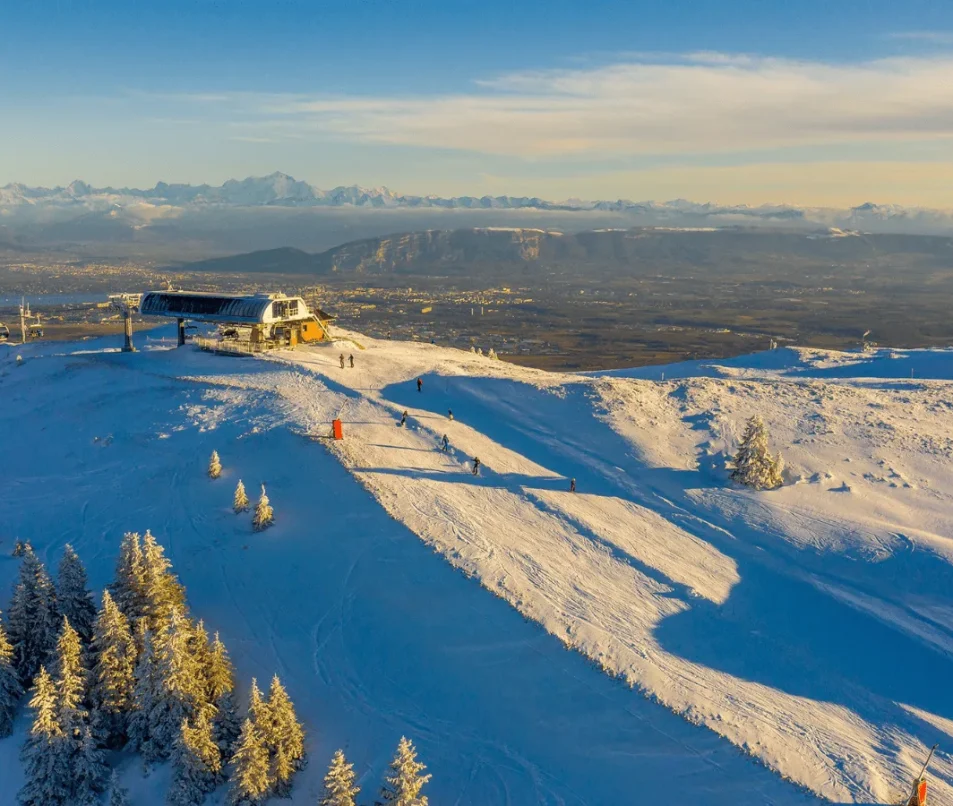 downhill skiing in the Monts Jura