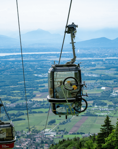 Montée en télécabines pour descente en VTT