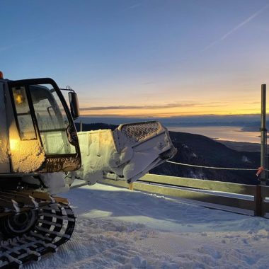 Snow groomer