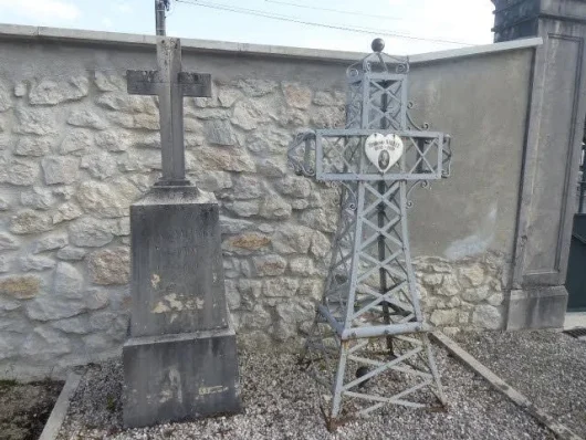 Pierre tombale Croix du Reculet