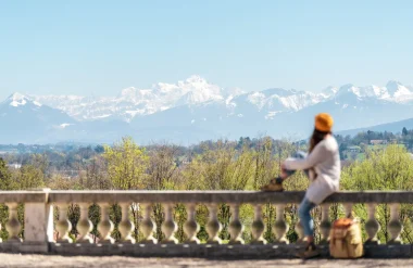 Parc du château de Voltaire devant le Mont Blanc