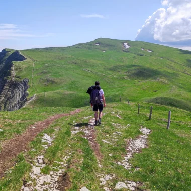 Randonneurs sur les crêtes