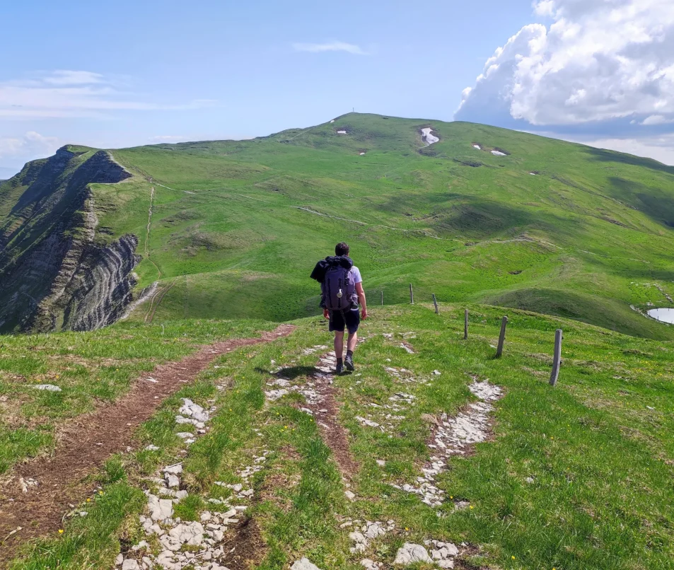 Randonneur sur les crêtes