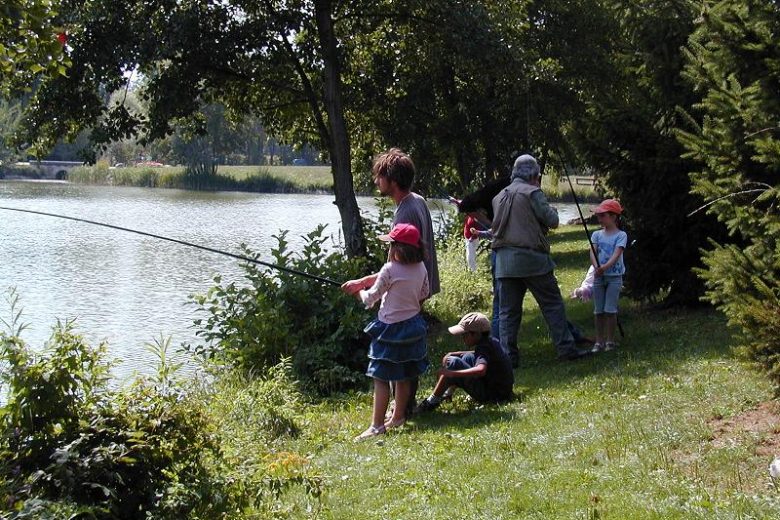 Pêche en famille à l’étang de Cessy