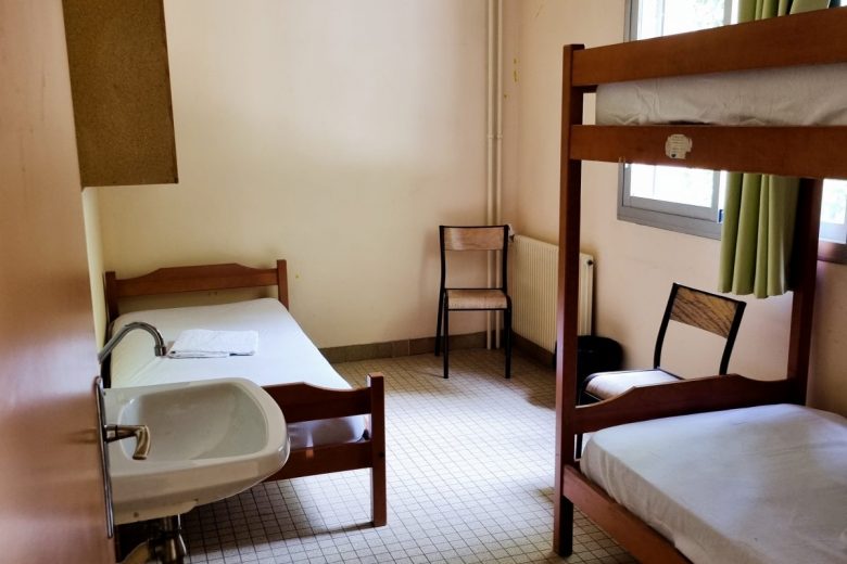 Chambre avec lavabo